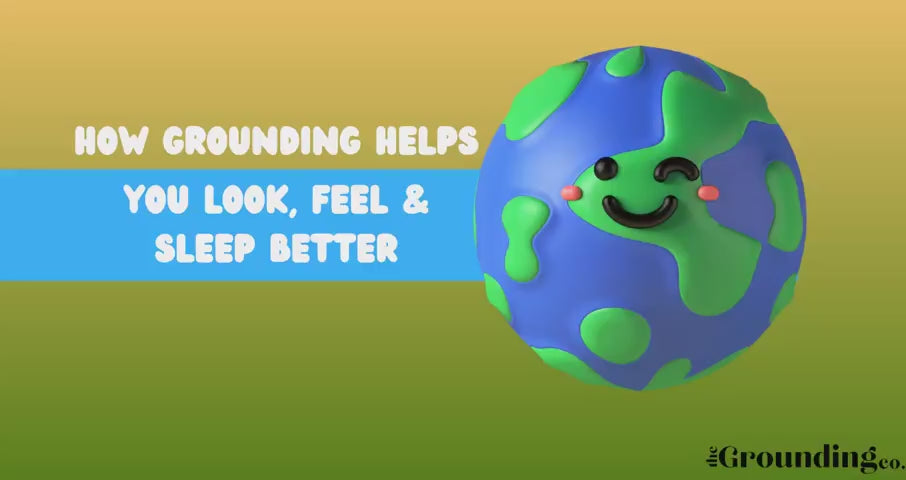 Charger la vidéo : &lt;p&gt;La mise à la terre, aussi appelée Grounding, est une pratique 100% naturelle qui consiste à reconnecter directement notre corps à l&#39;énergie de la terre. Des recherches récentes montrent que ce simple contact peut réduire le stress, améliorer la qualité du sommeil et apaiser l&#39;inflammation.&lt;/p&gt;